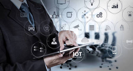 智能工廠與工業(yè)4.0 云計算驅動下的連接生產機器人